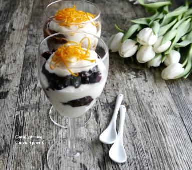 Zdjęcie - Dietetyczny deser jogurtowy z suszoną śliwką - Przepisy kulinarne ze zdjęciami