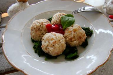 Zdjęcie - Dietetyczne gołąbki na liściach szpinaku - Przepisy kulinarne ze zdjęciami