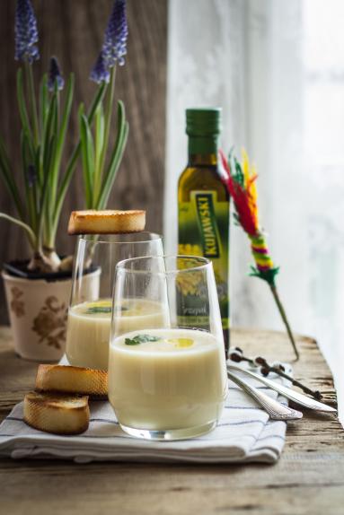 Zdjęcie - Kremowa zupa chrzanowa z grzankami - Przepisy kulinarne ze zdjęciami