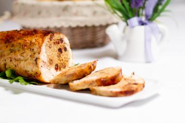 Zdjęcie - Galantyna z kurczaka pieczona z bakaliami - Przepisy kulinarne ze zdjęciami