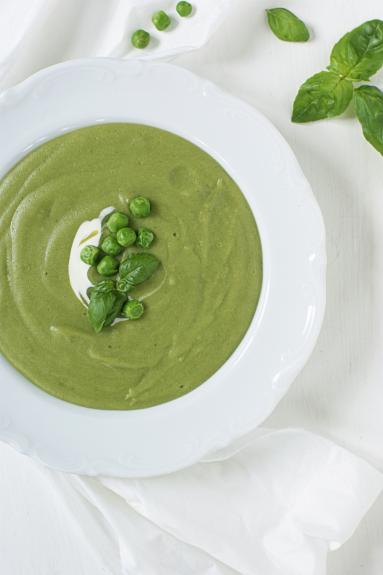 Zdjęcie - Zielona zupa z ziemniaków, groszku i bazylii - Przepisy kulinarne ze zdjęciami