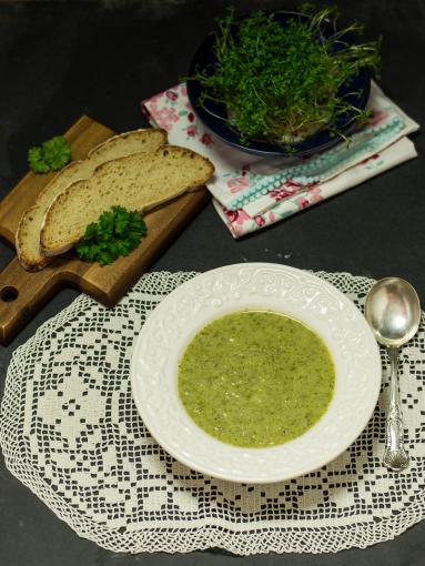 Zdjęcie - Krem z brokułów i sera pleśniowego - Przepisy kulinarne ze zdjęciami