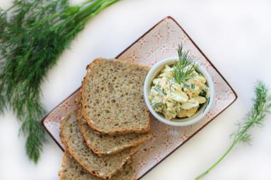 Zdjęcie - Pasta jajeczna z pieczonym łososiem - Przepisy kulinarne ze zdjęciami