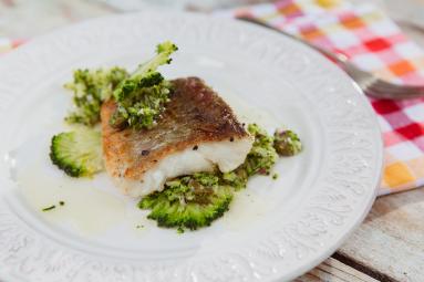 Zdjęcie - Dorsz z salsą brokułową - Przepisy kulinarne ze zdjęciami
