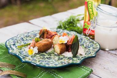 Zdjęcie - Krokieciki ziemniaczane z jajkiem, sosem z kumpiaka i szałwii - Przepisy kulinarne ze zdjęciami