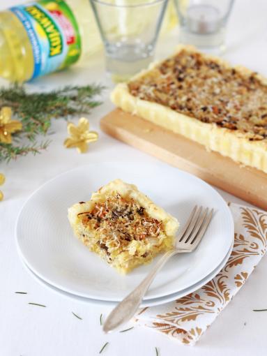 Zdjęcie - Tarta z kiszoną kapusta i suszonymi grzybami - Przepisy kulinarne ze zdjęciami