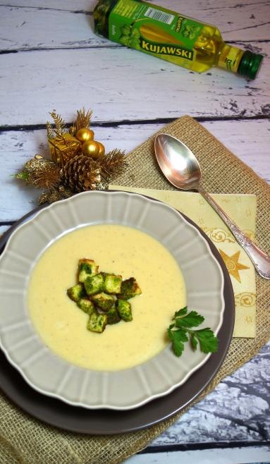 Zdjęcie - Zupa czosnkowa z ziołowym grzankami - Przepisy kulinarne ze zdjęciami