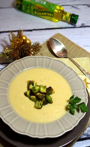 Zdjęcie - Zupa czosnkowa z ziołowym grzankami - Przepisy kulinarne ze zdjęciami
