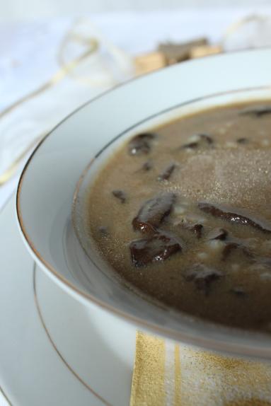 Zdjęcie - Zupa grzybowa z kaszą perłową - Przepisy kulinarne ze zdjęciami