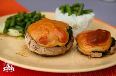 Zdjęcie - Faszerowane pieczarki portobello + sos serowy z nerkowców - Zakręco... - Przepisy kulinarne ze zdjęciami
