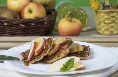 Zdjęcie - Racuchy z jabłkami babci Halinki - Przepisy kulinarne ze zdjęciami