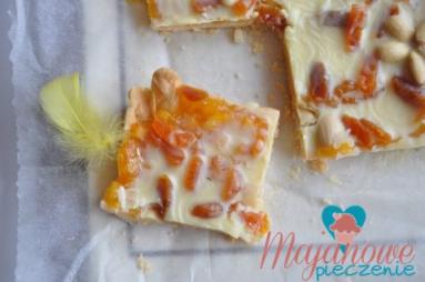 Zdjęcie - Mazurek pomarańczowy z białą czekoladą i suszonymi morelami - Przepisy kulinarne ze zdjęciami