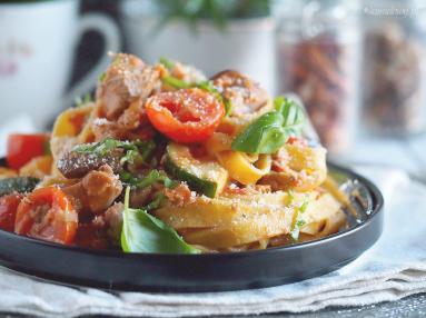 Zdjęcie - Makaron z mięsem, cukinią i pieczarkami / Meat, zucchini and mushroom pasta - Przepisy kulinarne ze zdjęciami