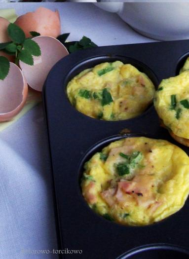 Zdjęcie - Śniadaniowe "muffiny" jajeczne - Przepisy kulinarne ze zdjęciami