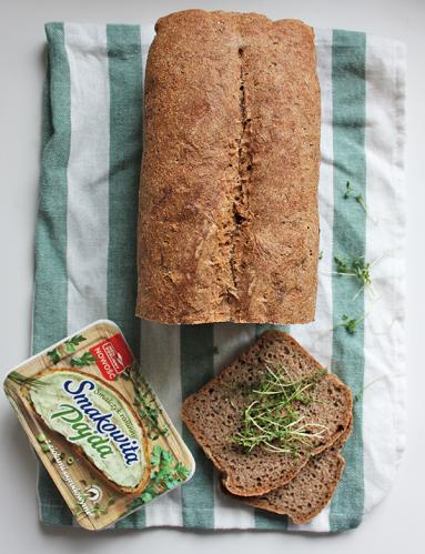 Zdjęcie - Pełnoziarnisty chleb na zakwasie z rzeżuchą - Przepisy kulinarne ze zdjęciami