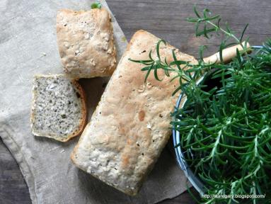 Zdjęcie - Chleb ziołowy z płatkami owsianymi - kwietniowa piekarnia - Przepisy kulinarne ze zdjęciami