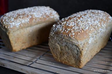 Zdjęcie - Chleb ziołowy z płatkami żytnimi - Przepisy kulinarne ze zdjęciami