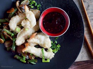 Zdjęcie - Kurczak w tempurze z sosem śliwkowym i smażonymi warzywami / Chicken tempura with plum sauce and vegetables - Przepisy kulinarne ze zdjęciami