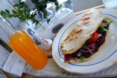 Zdjęcie - Bieszczadzka tortilla z kaszanką i warzywami - Przepisy kulinarne ze zdjęciami