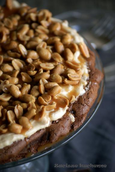 Zdjęcie - Tort  brownie z kremem orzechowo-sezamkowym - Przepisy kulinarne ze zdjęciami