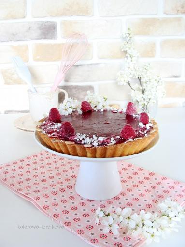 Zdjęcie - Tarta z ricottą, białą czekoladą i malinami - Przepisy kulinarne ze zdjęciami