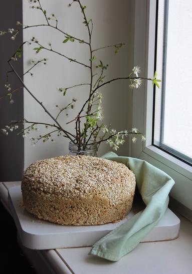 Zdjęcie - Orkiszowy chleb ziołowy z płatkami owsianymi - Przepisy kulinarne ze zdjęciami
