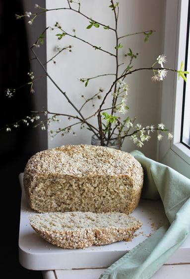 Zdjęcie - Orkiszowy chleb ziołowy z płatkami owsianymi - Przepisy kulinarne ze zdjęciami