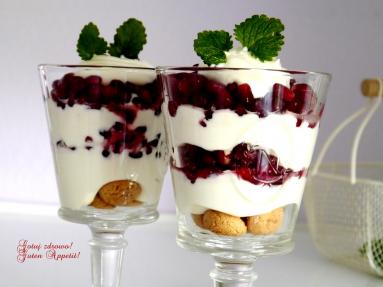 Zdjęcie - Deser jogurtowy z pestkami granatu - Przepisy kulinarne ze zdjęciami