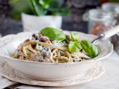 Zdjęcie - Spaghetti carbonara z pieczarkami / Mushroom spaghetti carbonara - Przepisy kulinarne ze zdjęciami