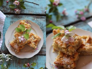 Zdjęcie - Wegańskie i bezglutenowe kruche ciasto z rabarbarem i kokosem - Przepisy kulinarne ze zdjęciami