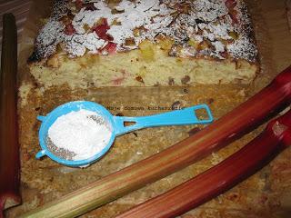 Zdjęcie - Szybkie ciasto z rabarbarem - Przepisy kulinarne ze zdjęciami