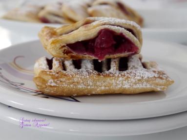 Zdjęcie - Expresowe bułeczki z ciasta francuskiego - Przepisy kulinarne ze zdjęciami