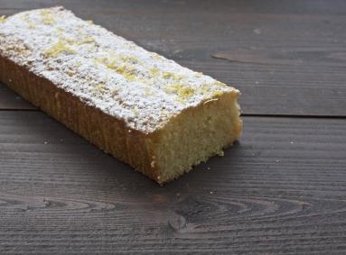 Zdjęcie - Ciasto cytrynowe (Lemon Drizzle Cake) - Przepisy kulinarne ze zdjęciami