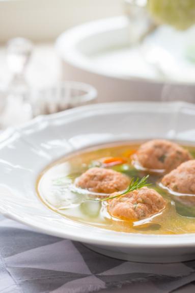 Zdjęcie - Lekka zupa warzywna z rybnymi pulpecikami - Przepisy kulinarne ze zdjęciami