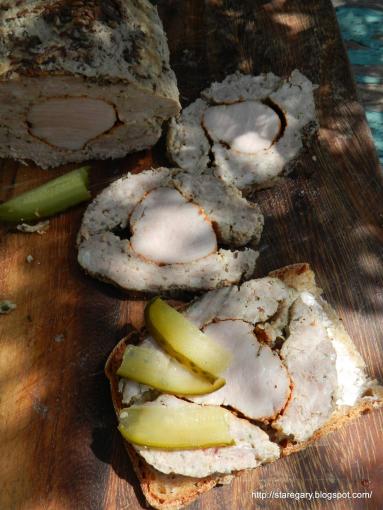 Zdjęcie - Rolada z polędwiczką wieprzową - Przepisy kulinarne ze zdjęciami
