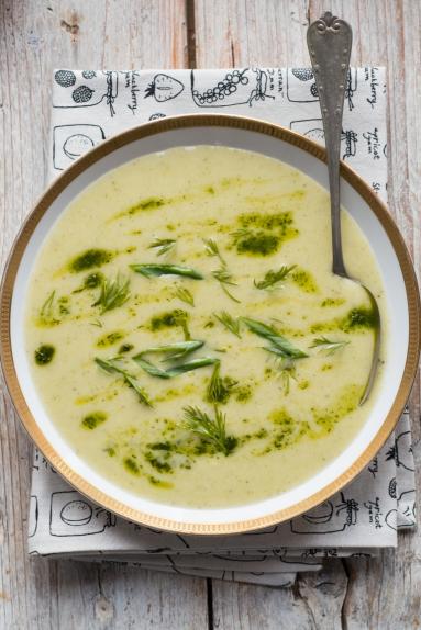 Zdjęcie - Zielona zupa warzywna z oliwą koperkową - Przepisy kulinarne ze zdjęciami