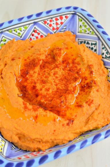 Zdjęcie - Hummus z grillowaną papryką - Przepisy kulinarne ze zdjęciami