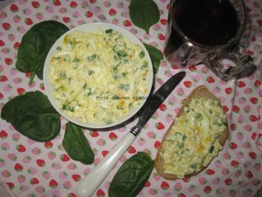 Zdjęcie - Pasta jajeczna ze szpinakiem - Przepisy kulinarne ze zdjęciami