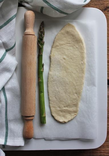 Zdjęcie - Paluchy ze szparagami - Przepisy kulinarne ze zdjęciami