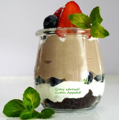 Zdjęcie - Deser jogurtowy z nutellą i truskawkami - Przepisy kulinarne ze zdjęciami