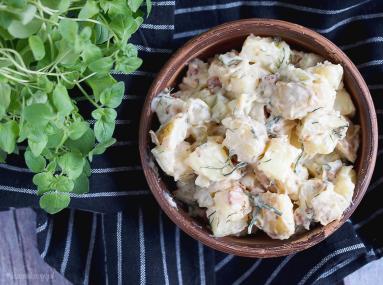 Zdjęcie - Sałatka ziemniaczana z boczkiem i ogórkami kiszonymi / Potato salad with bacon and dill pickles - Przepisy kulinarne ze zdjęciami