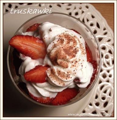 Zdjęcie - Ekspresowy deser truskawkowy  - Przepisy kulinarne ze zdjęciami