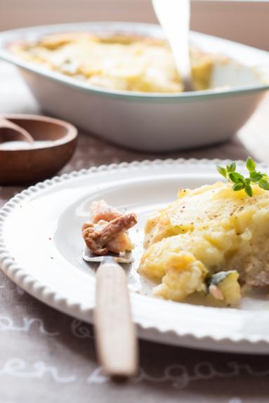 Zdjęcie - Łosoś z kurkami zapiekany pod puree ziemniaczanym - Przepisy kulinarne ze zdjęciami