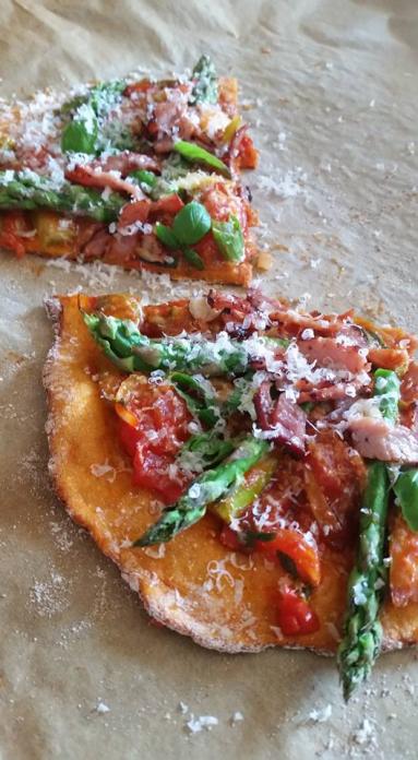 Zdjęcie - Pizza z batatów - Przepisy kulinarne ze zdjęciami