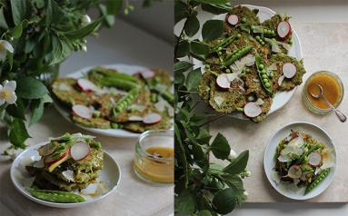 Zdjęcie - Placuszki z zielonego groszku - Przepisy kulinarne ze zdjęciami
