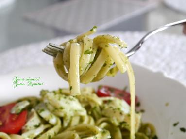 Zdjęcie - Spaghetti z dorszem i lubczykiem - Przepisy kulinarne ze zdjęciami