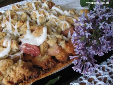 Zdjęcie - Kruche ciasto z rabarbarem i  kruszonką  - Przepisy kulinarne ze zdjęciami