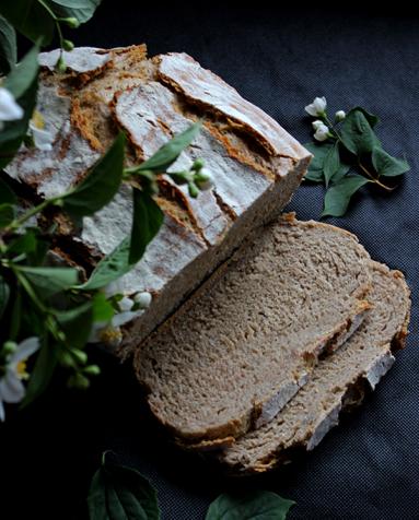 Zdjęcie - Czosnkowy chleb z garnka - Przepisy kulinarne ze zdjęciami