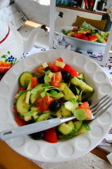 Zdjęcie - Lenia sałatka z oliwkami - Przepisy kulinarne ze zdjęciami