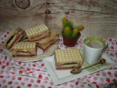 Zdjęcie - Wafle truskawkowe - Przepisy kulinarne ze zdjęciami